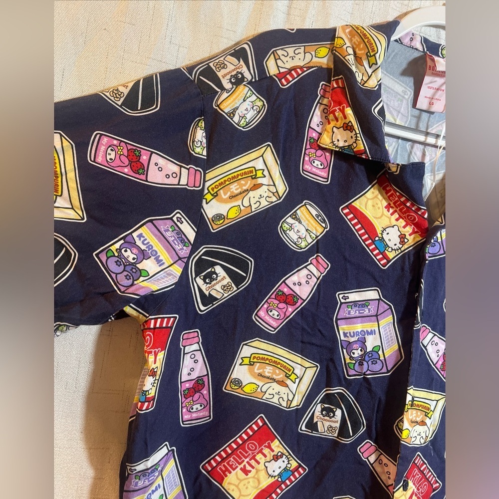 Sanrio Hello Kitty & Friends Kawaii Mart Button Up Shirt Large - Picture 5 of 10